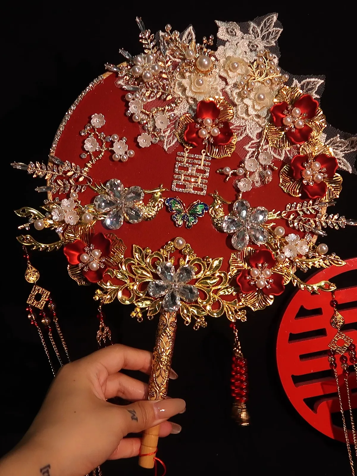 JaneVini 2024 Luxury Red Bridal Hand Bouquets Fan Type Artificial Flowers Beaded Chinese Metal Fans Wedding Jewelry Accessories