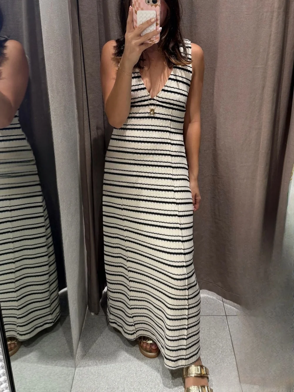 

Women's dress 2025 summer new style sleeveless knitted long dress sexy V-neck design casual fashion beach resort style