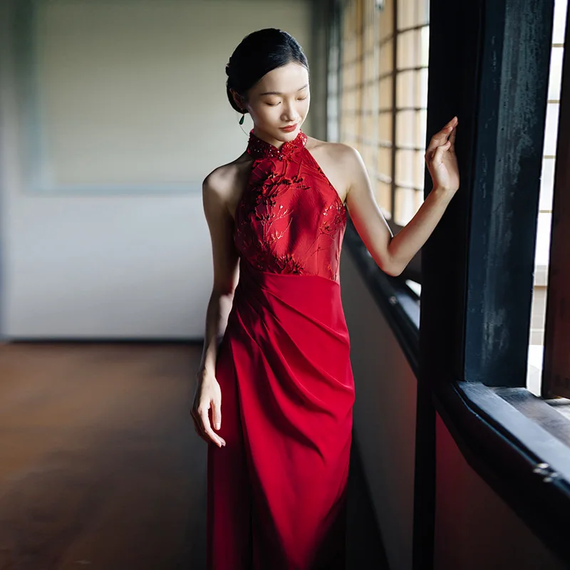 New Chinese Style Bridal Cheongsam Halter Dress Improved Sleeveless Cold-Shoulder Engagement Red Morning Gowns Evening Dress