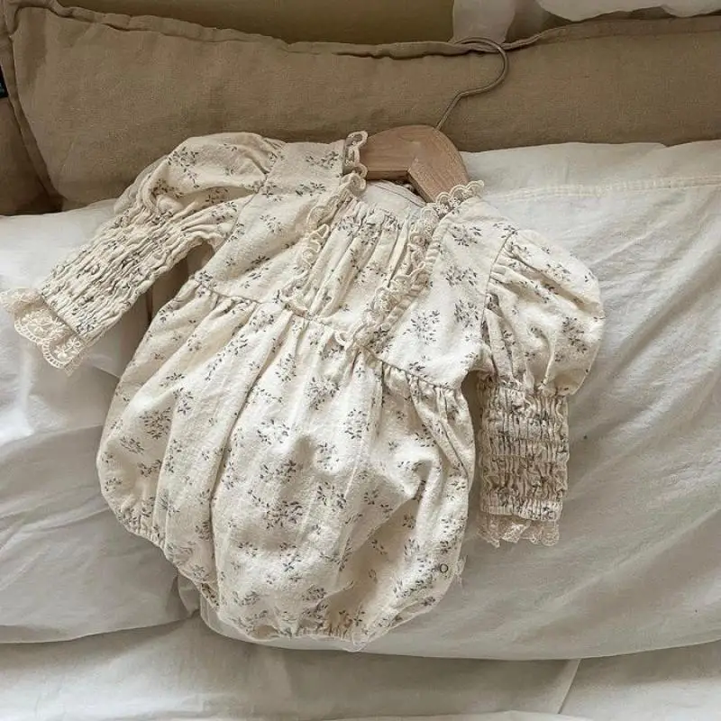 

2026 весеннее новое детское боди с длинными рукавами для маленьких девочек, милый комбинезон принцессы с кружевным воротником и цветочным принтом, хлопковая одежда для новорожденных, От 0 до 24 месяцев