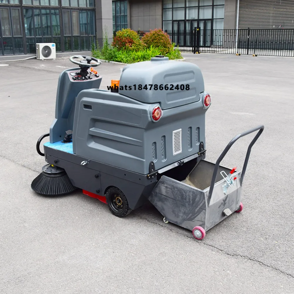 New Commercial Industrial Floor Cleaning Machine Electric Ride-on Road Sweeper Water Spraying