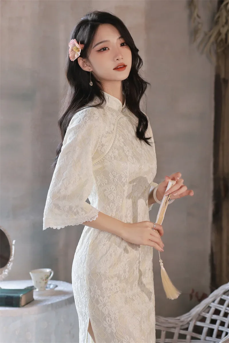 

Тонкое современное кружево цвета слоновой кости Ципао, винтажное платье Cheongsam в этническом стиле, традиционное платье с короткими рукавами для молодых девушек в китайском стиле для женщин