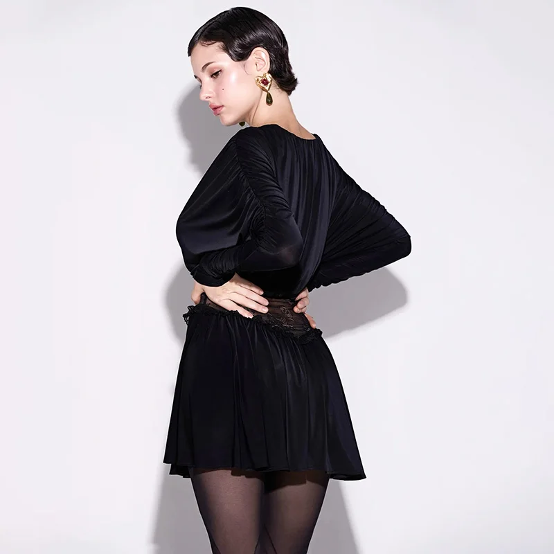 Talenza Schwarzes Spitzen-Minikleid, sexy V-Ausschnitt, transparente Spitze, Patchwork-Faltenkleid, elegantes, luxuriöses Damen-Partykleid mit hoher Taille