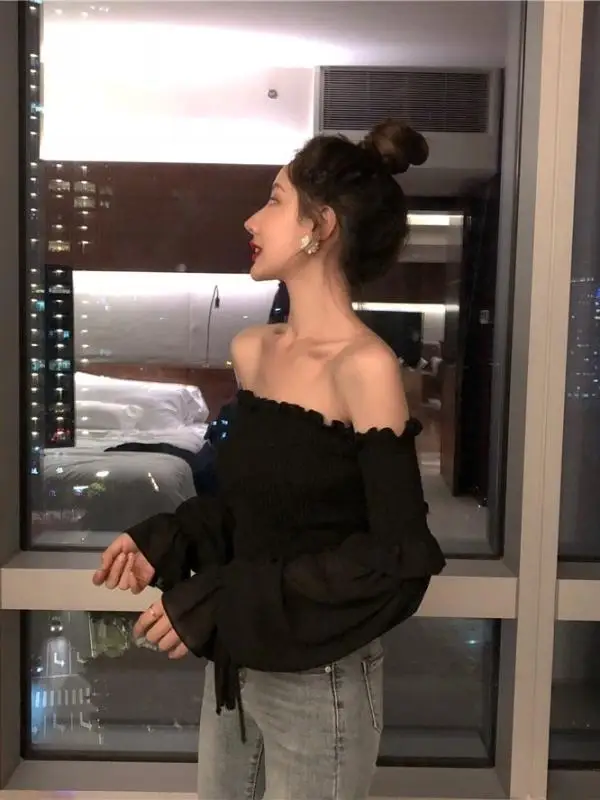 بلوزة نسائية أنيقة بأسلوب أوروبي لفصل الربيع، تصميم كوري بأكمام منتفخة وكتف واحد، قميص شيفون طويل الأكمام ضيق