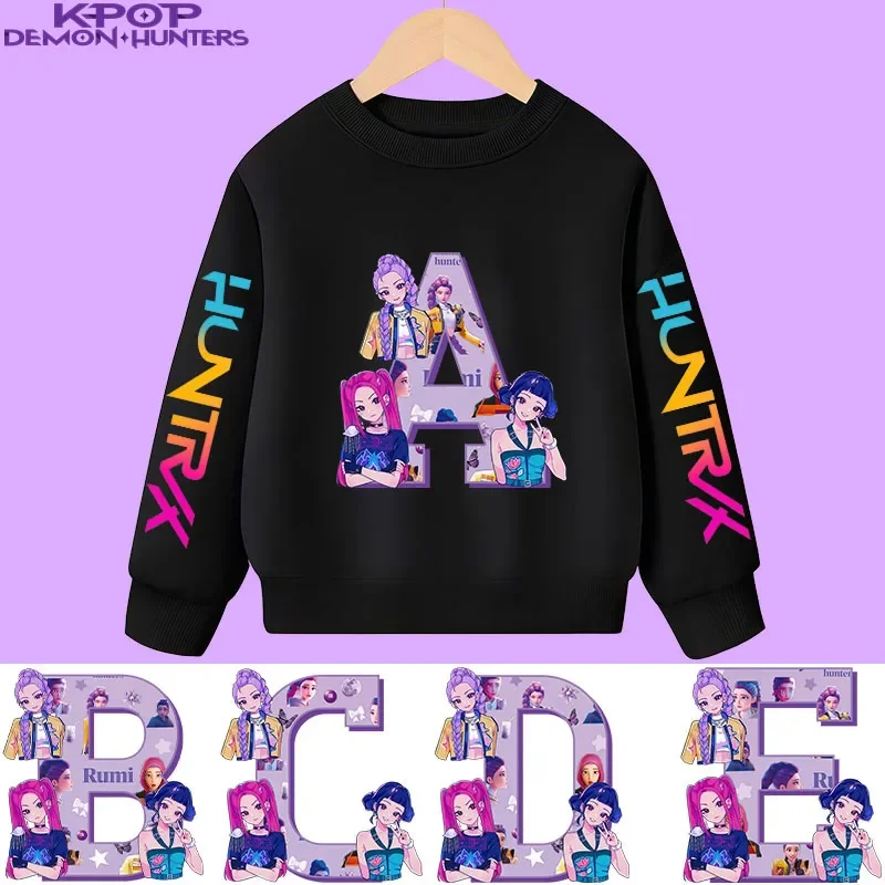 

Весенне-осенняя спортивная футболка с длинным рукавом и мультяшным принтом букв A-Z в стиле K-pop Demon Hunters для девочек, с круглым вырезом — повседневный топ