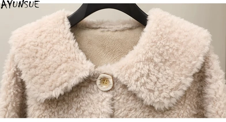 เสื้อโค้ทขนแกะแท้ 100% ยี่ห้อ AYUNSUE สำหรับผู้หญิง คอลเลคชั่นฤดูหนาว 2025 เสื้อโค้ทขนแกะแท้แบบผสมขนสัตว์เทียม