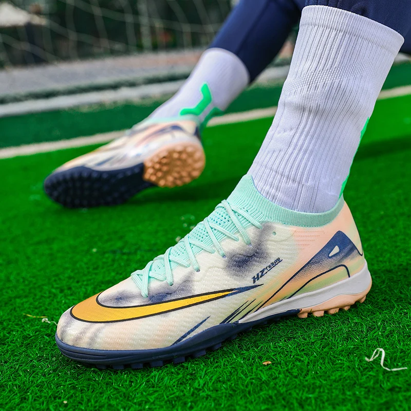 Men Football Shoes Comfortable TF Professional Football Boots Training Sneaker Ultralight Soccer Shoes