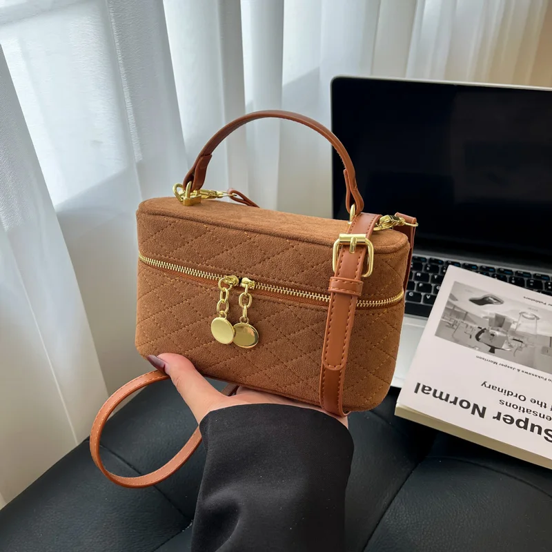 

Multifunction Women Fashion Shoulder Bag Diamond Quilted Solid Color Gold Hardware Large Capacity Zippers Adjustable Strap