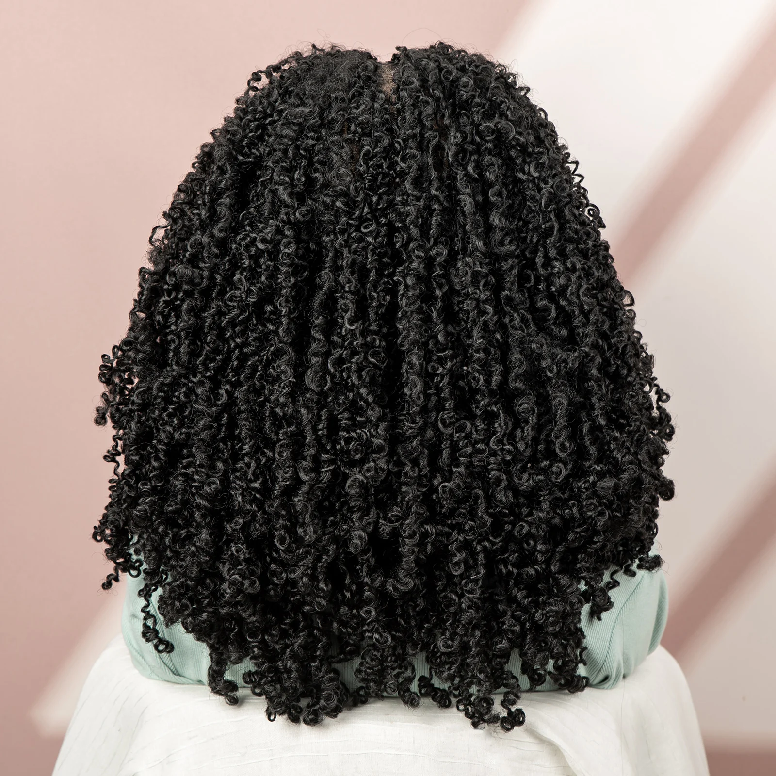 Peruki syntetyczne Passion Braided, peruki typu Yanki Twist z pełną koronką, peruki z warkoczykami typu Box Braids z baby hair, peruki z warkoczykami typu Knotless Twist dla czarnoskórych kobiet.