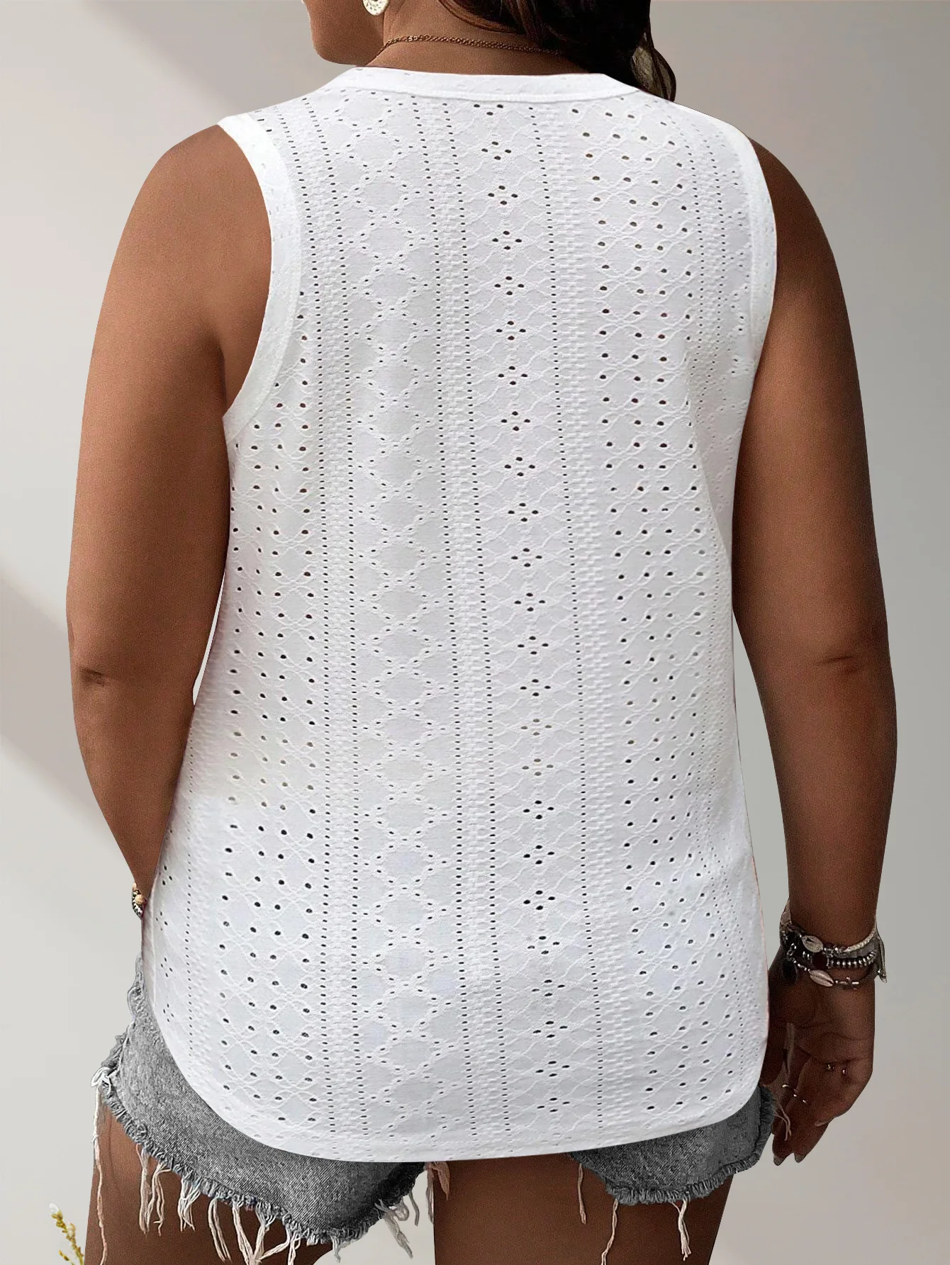 Women Plus Size V‑Neck Eyelet Embroidery Sleeveless Tank Top, Hollow Breathable Loose Casual Vest for Summer Daily Wear