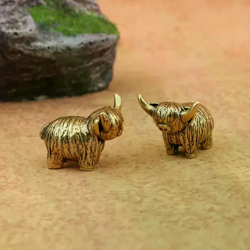 Solid Brass Highland Cow Figurine Fine Craft Retro Appearance Mini Bull Statue for Home Desk Decoration and Small Gift Ornament