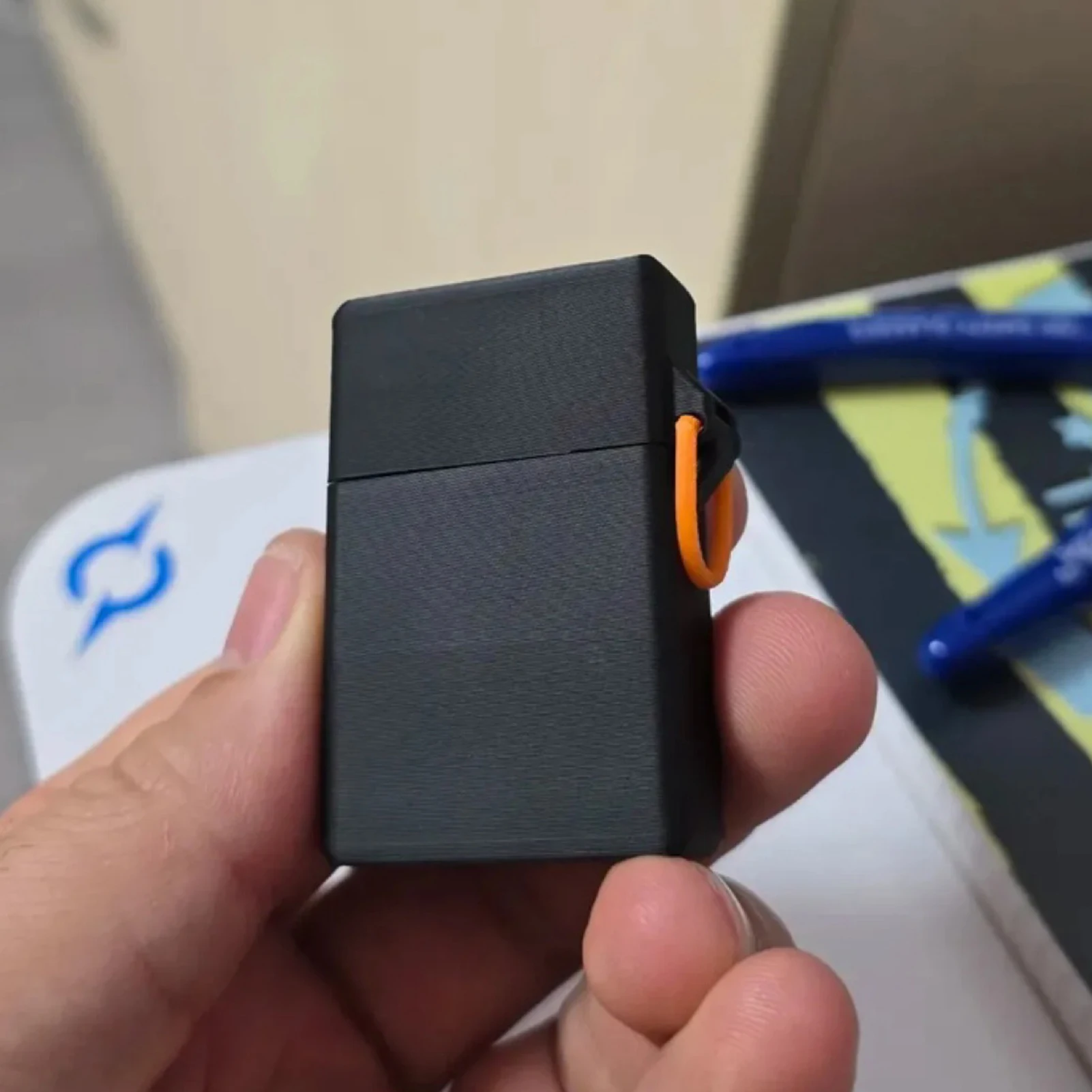 Accendino a dito medio pop-up a sorpresa Accendini per sigarette Accessori per smaltare il fumatore Regalo perfetto per bavaglio