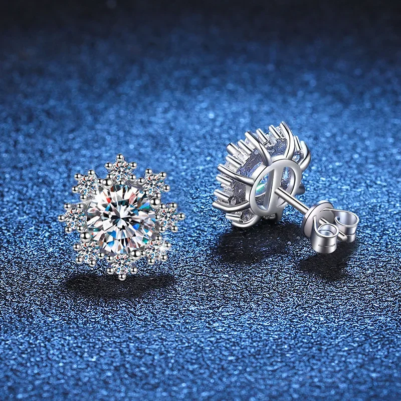 18K platinum diamond stud earrings, small fragrant snowflake plated PT950 platinum 1 carat D color moissanite earrings