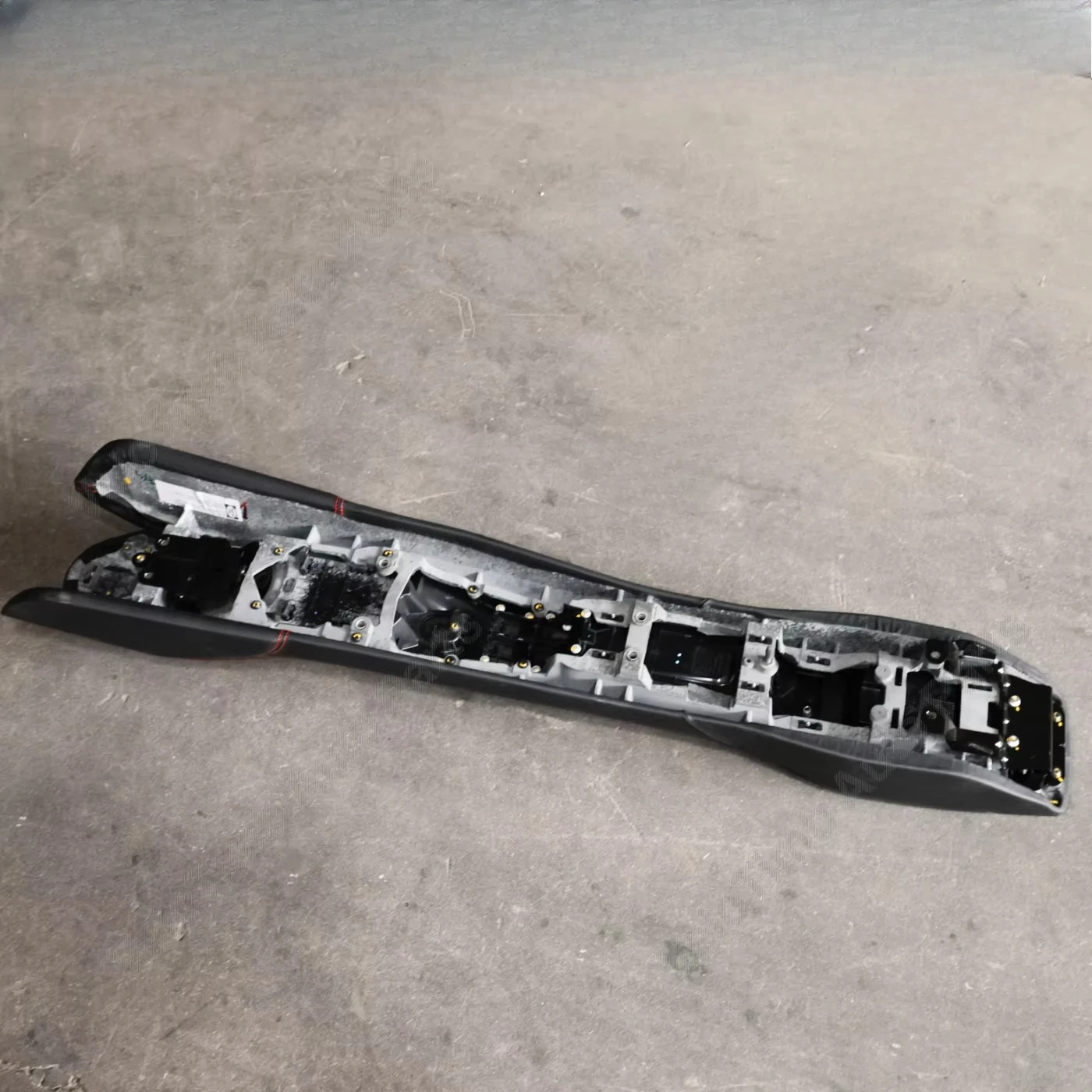 مجموعة وحدة التحكم المركزية لـ Ferrari 488 GTB Pista Spider لوحة التحكم للوحة القيادة 87278112 الأصلية المستخدمة في حالة جيدة