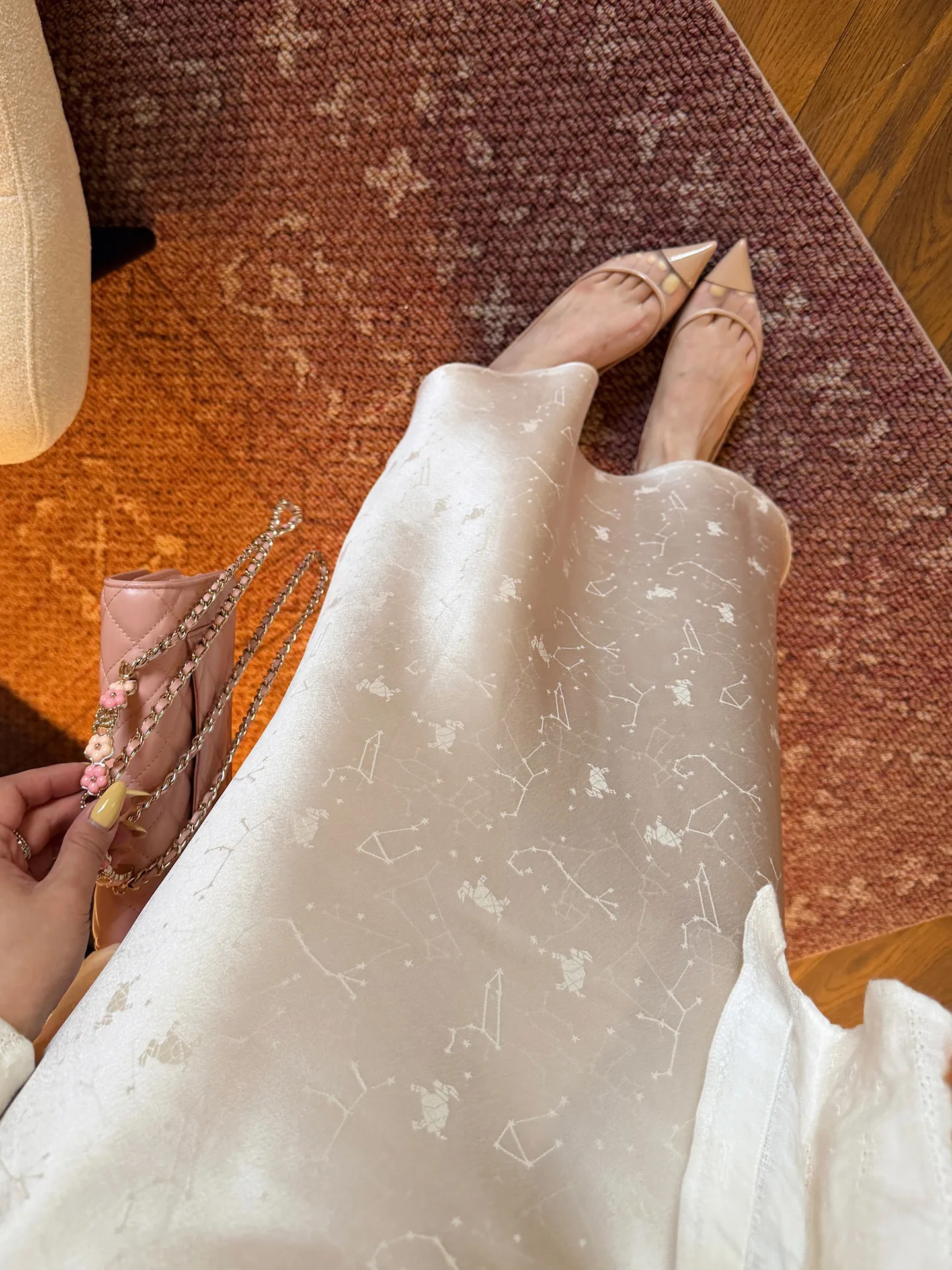 

Летняя юбка-миди из ацетата с вышивкой, завышенной талией и драпировкой, универсальная, стройнящая, с эффектом «рыбий хвост»