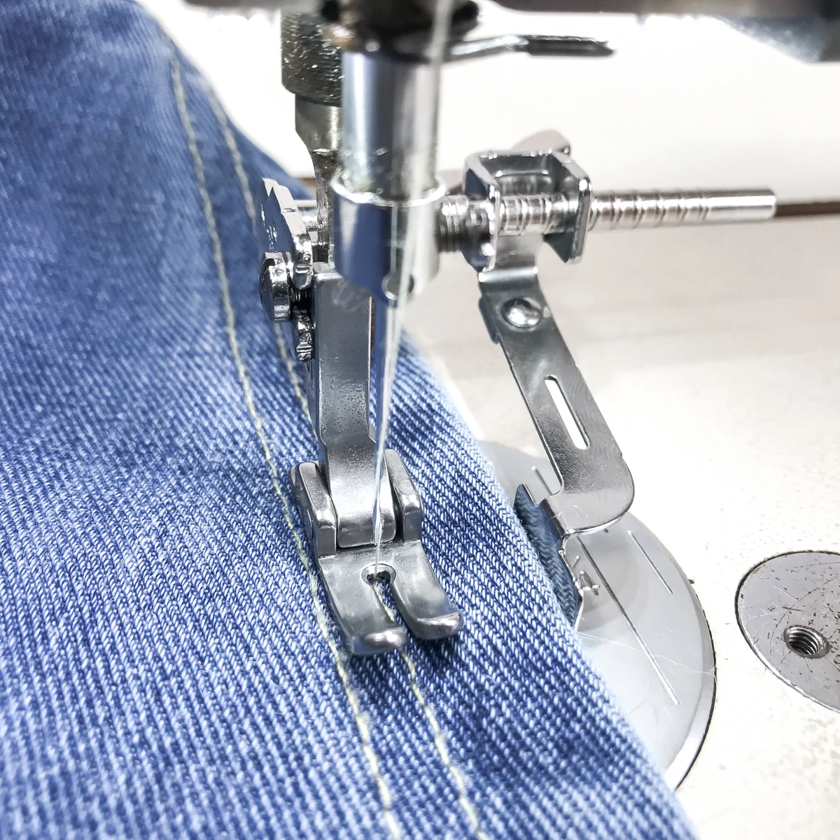 P351 Industrial Sewing Machine Pressure Foot  Adjustable Sewing machine positioning assistant