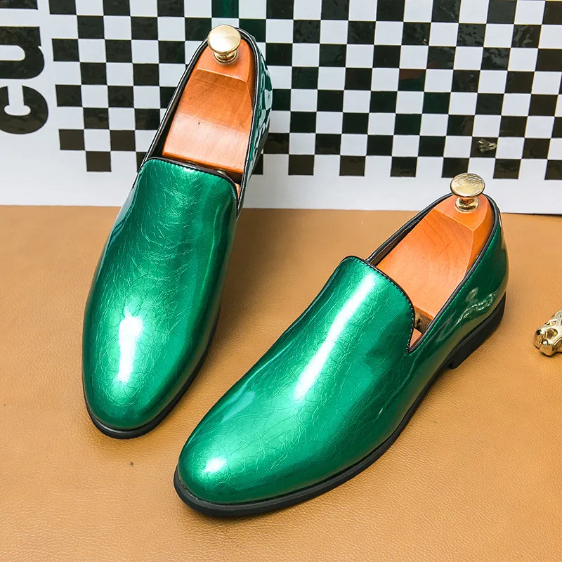 Nuevos zapatos de charol para hombre, mocasines verdes con purpurina a la moda, mocasines informales para hombre, zapatos planos sin cordones para hombre, mocasines para hombre