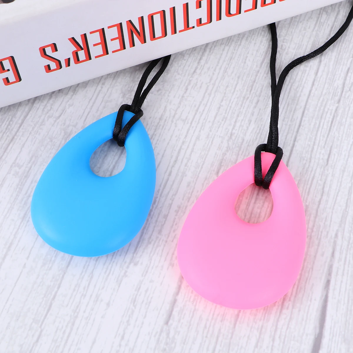 

2pcs Silicone Teether Necklace Bright Durable Chew For Newborn Pink Sky-Blue Gift Teething Necklace Molar Training Calming