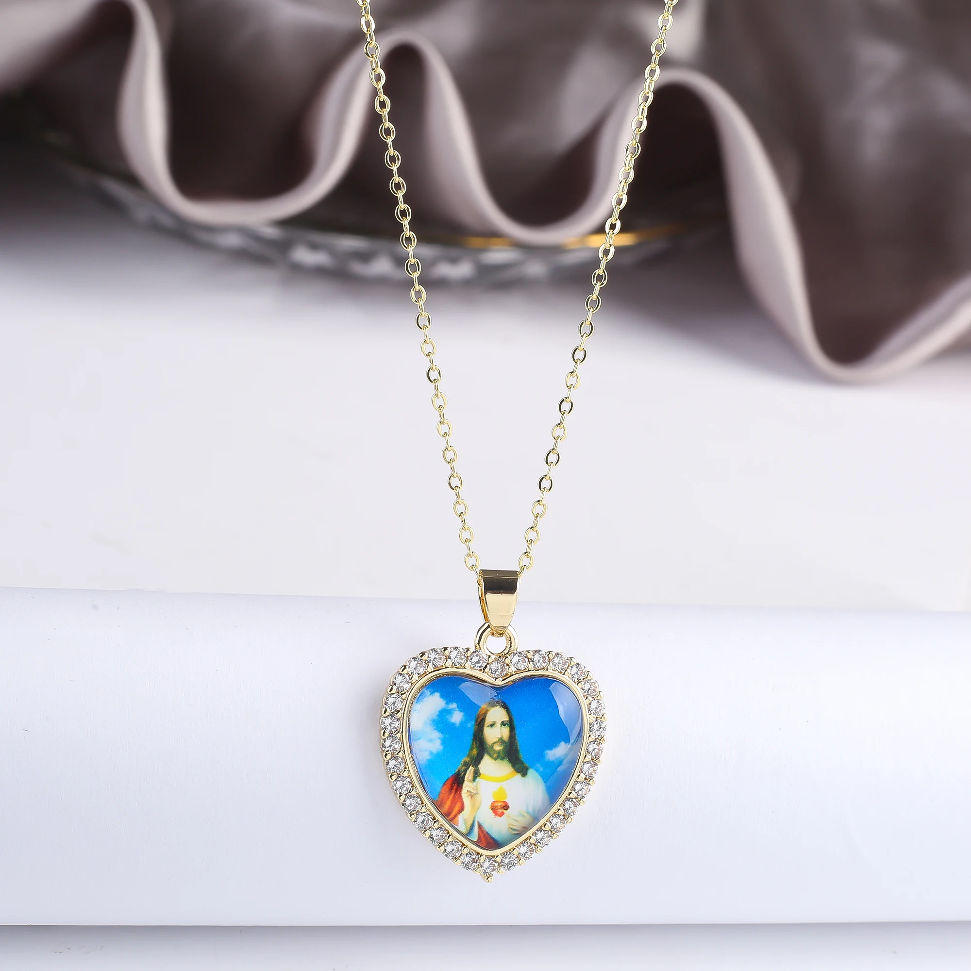 14 Style Heart Shape  Religious Character Pendant Necklace Fashion for Women Catholic Jewelry Party Wedding Gift Daily Wear