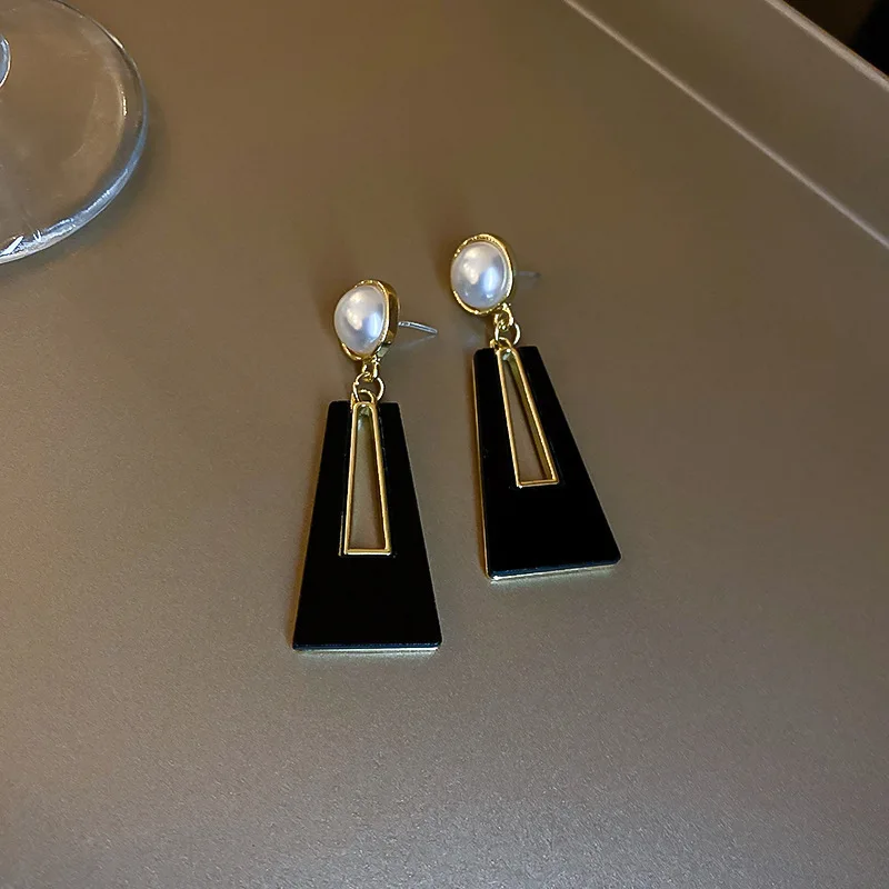 أقراط هندسية أكريليك بتصميم شبه منحرف ، إحساس مبالغ فيه ، أسلوب حلو وبارد ، إبرة فضة