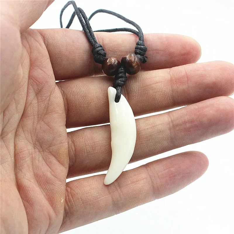 Men\'s Necklace Woman\'s Bone Pendant Tibetan Amulet Fangs Real Natural Tooth Vintage Tibet Wolf Tooth Charm White Brown Ecru