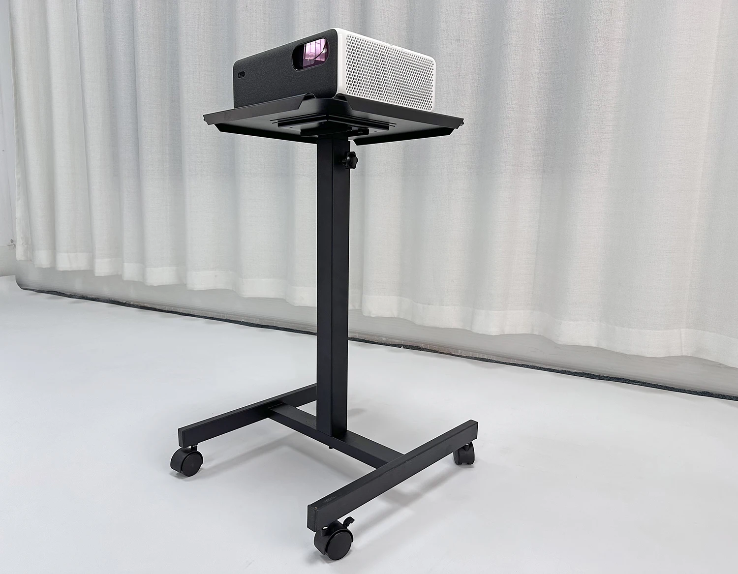 حامل بروجيكتور محمول متعدد الوظائف مع ارتفاع قابل للتعديل D8410/D8412 مكتب/طاولة استوديو للاستخدام المنزلي