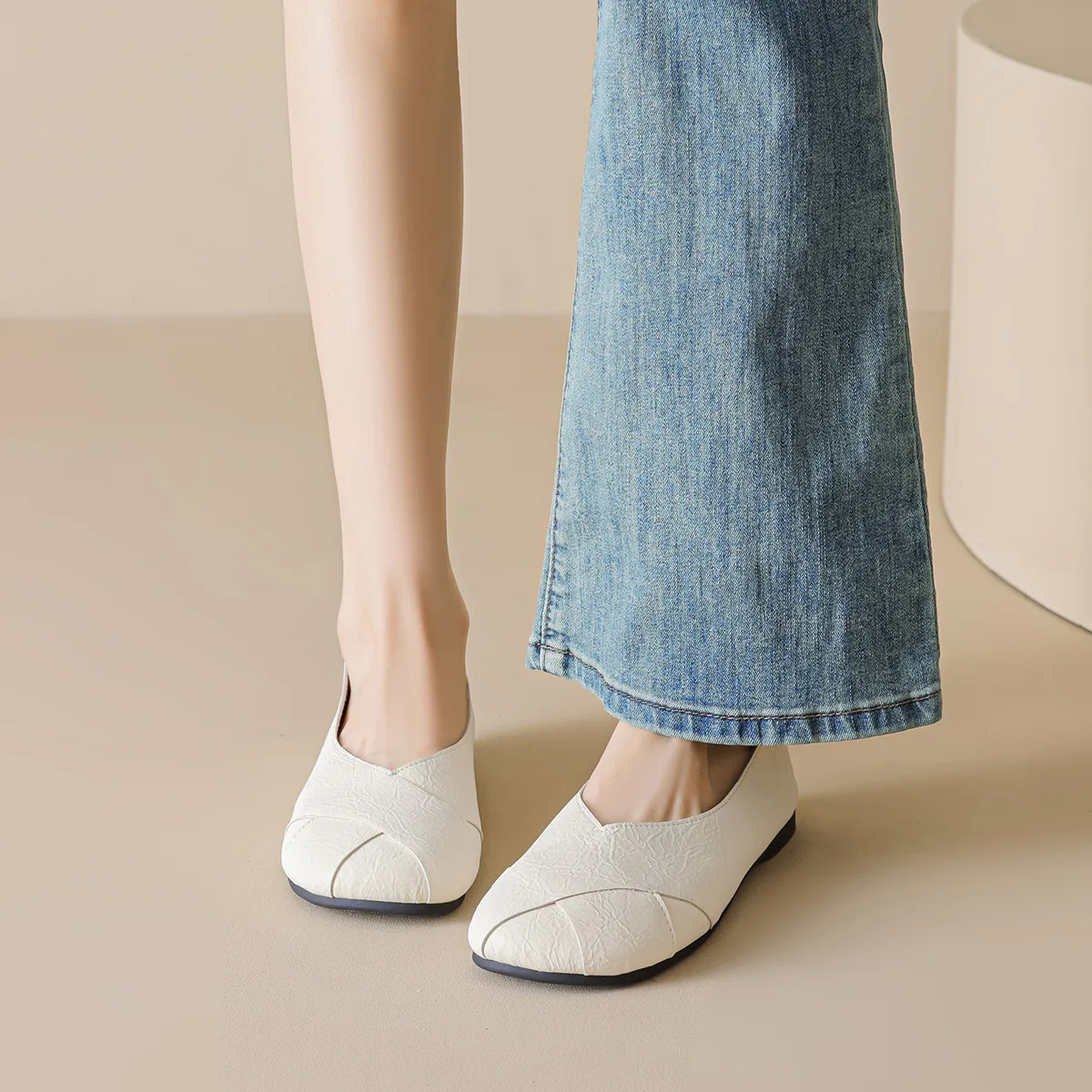

Elegant Women Slip-On Round Toe Della Flats Comfortable Leather Flats For Daily Wear Nurse Shoes Fashionable Ballet Shoes