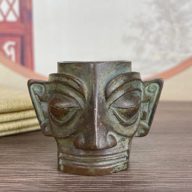 Sanxingdui Utensil Standing Man Mask Creative Gazing Imitation Purple Copper Desktop Divine Bird Imitation Ancient Decoration J