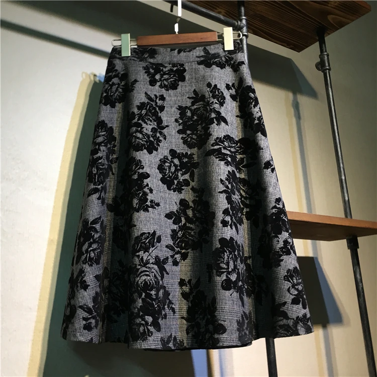 2024 Spring/Summer New Women's Retro Black Floral Three-Dimensional Gray Umbrella Skirt