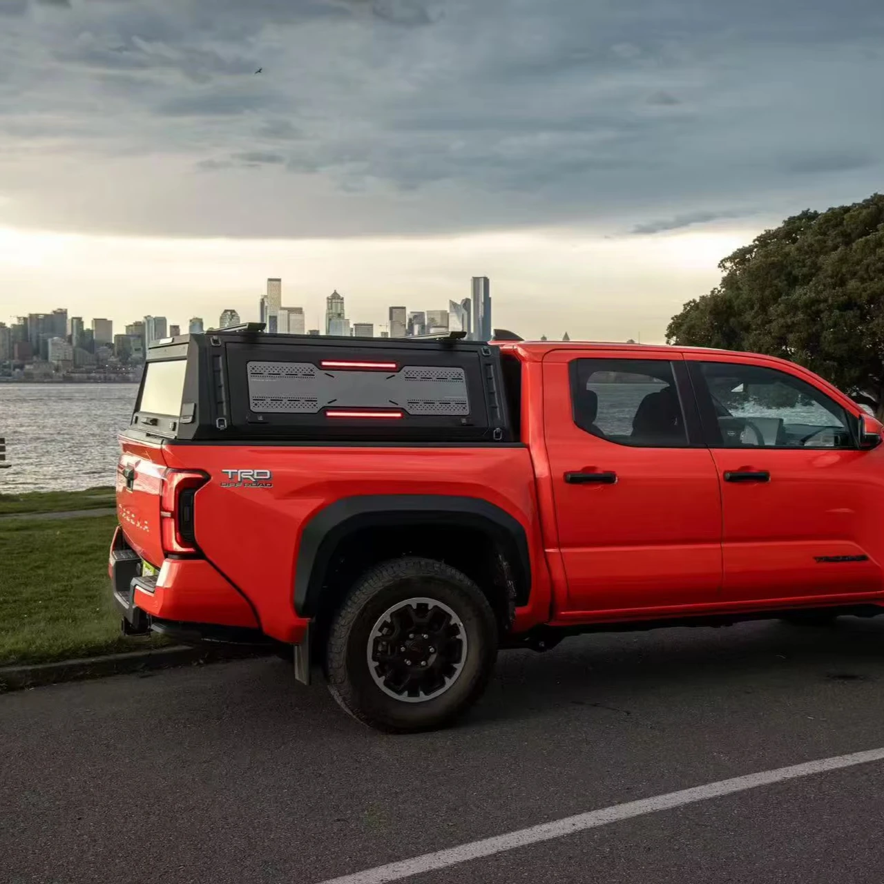 

Custom Truck Camper Aluminum Maverick Waterproof Locking Retractable Hardtop Canopy for 4X4 Pickup Trucks