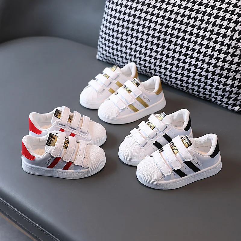 Kindersneakers Kindermode Ontwerp Witte antislip vrijetijdsschoenen voor jongens Meisjes Haak Ademende sneakers Peuter buitenschoen