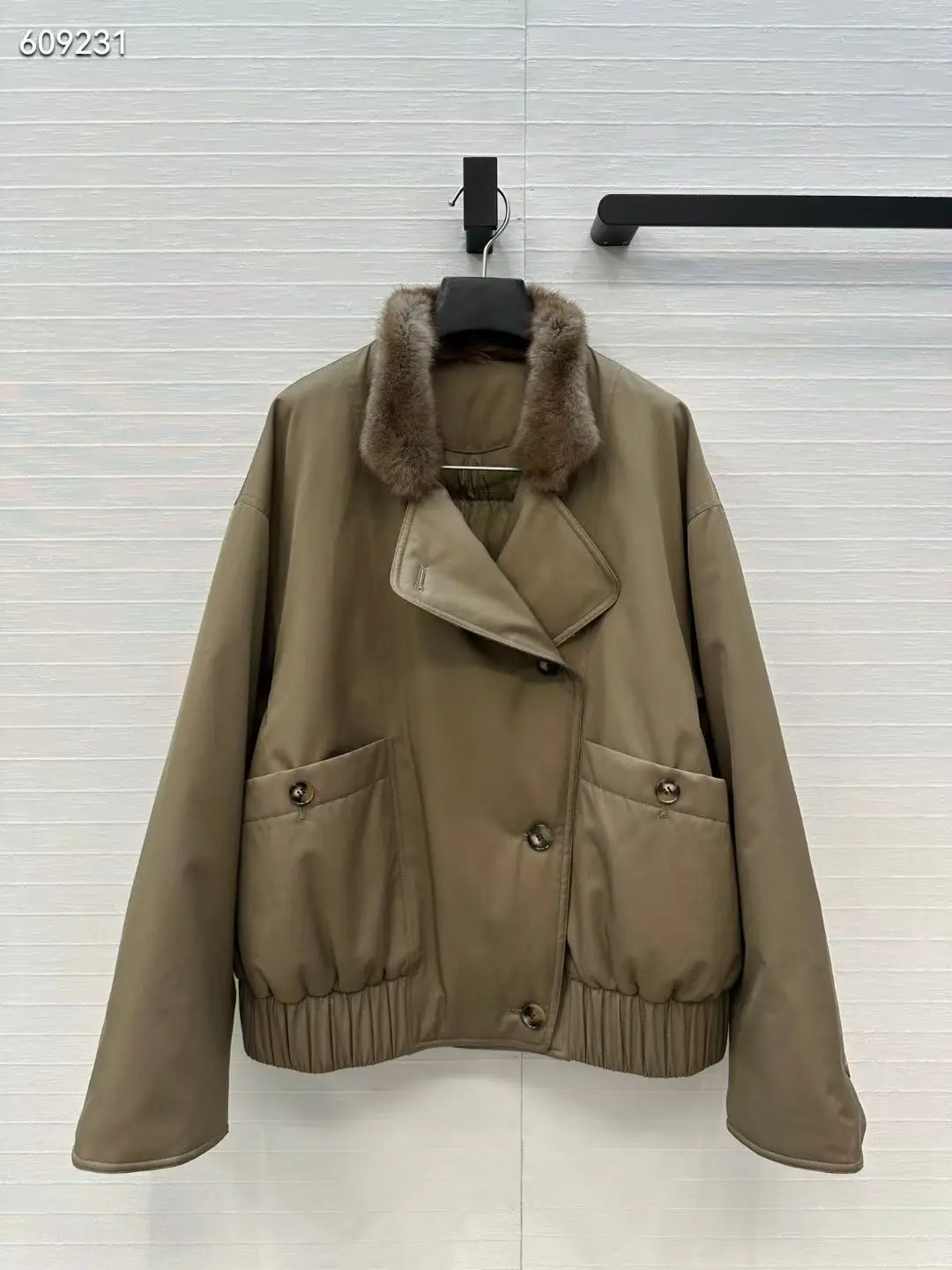 フォックスファーカラーダウンジャケット