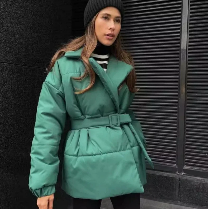 سترة نسائية شتوية دافئة من القطن بقصة ضيقة مع قلنسوة وأكمام طويلة مع ياقة واقفة وتصميم مربوط بالخصر ملابس خارجية غير رسمية