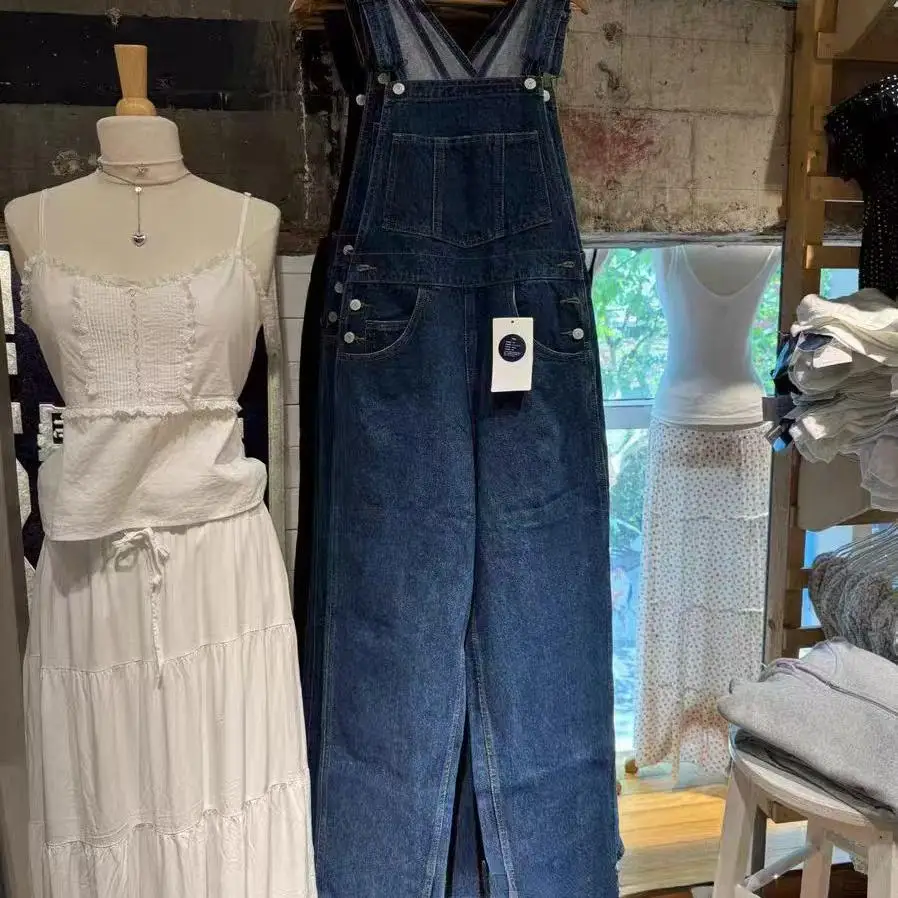 Damskie szerokie ogrodniczki jeansowe wyszczuplające, luźny krój, modne, z wysokim stanem, bawełniane, elastyczne jeansy, kolekcja na lato i jesień.