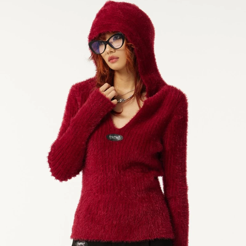 

Свитер вязаный однотонный с V-образным вырезом и имитацией норкового пера