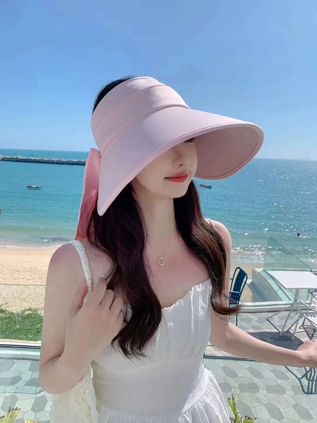 

Outdoor UV Protection Summer Women's Large Wide Brim Full Face Sunscreen, Suitable for Golf and Beach.