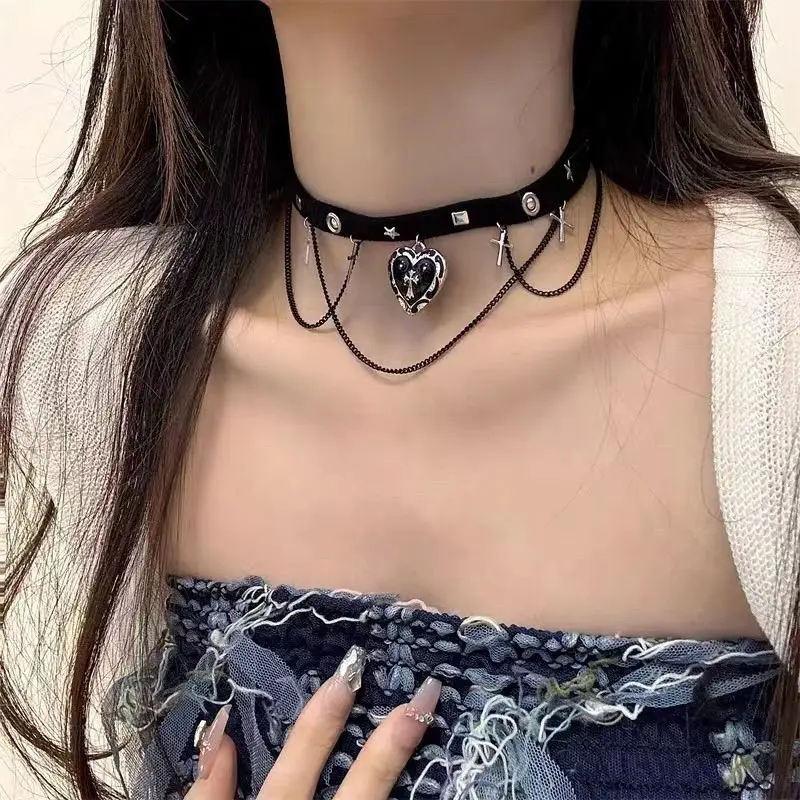 Collar de chica picante de alta gama con diseño de Cruz de corazón negro, personalizado y moderno, estilo punk oscuro