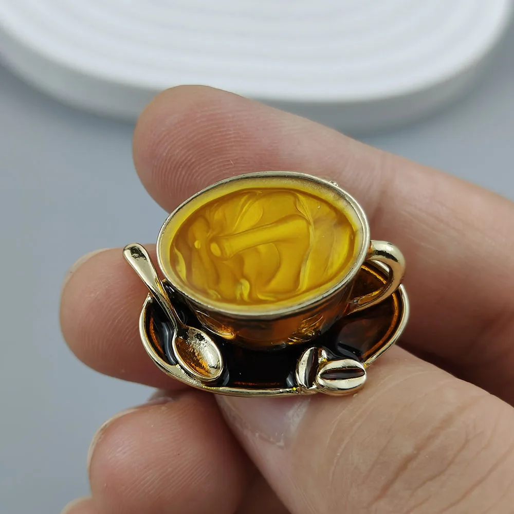 New coffee cup shape brooch, women's anti-exposure pin, scarf fixing accessories, clothing accessories