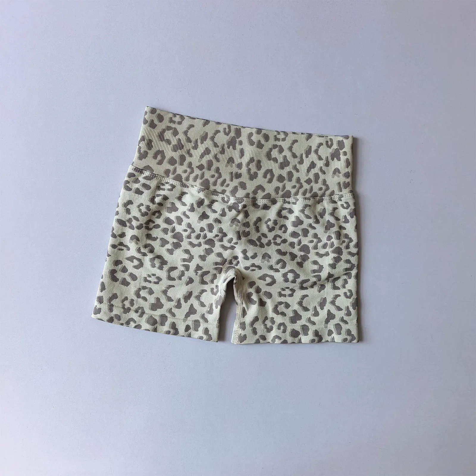 Sexy Leopardenmuster High-Waist Yoga-Shorts für Damen, Sommer, Hüftlift, nahtlos, pfirsichfarben, dreiviertellang, eng anliegende Fitness-Sport-Hose – Detail 7
