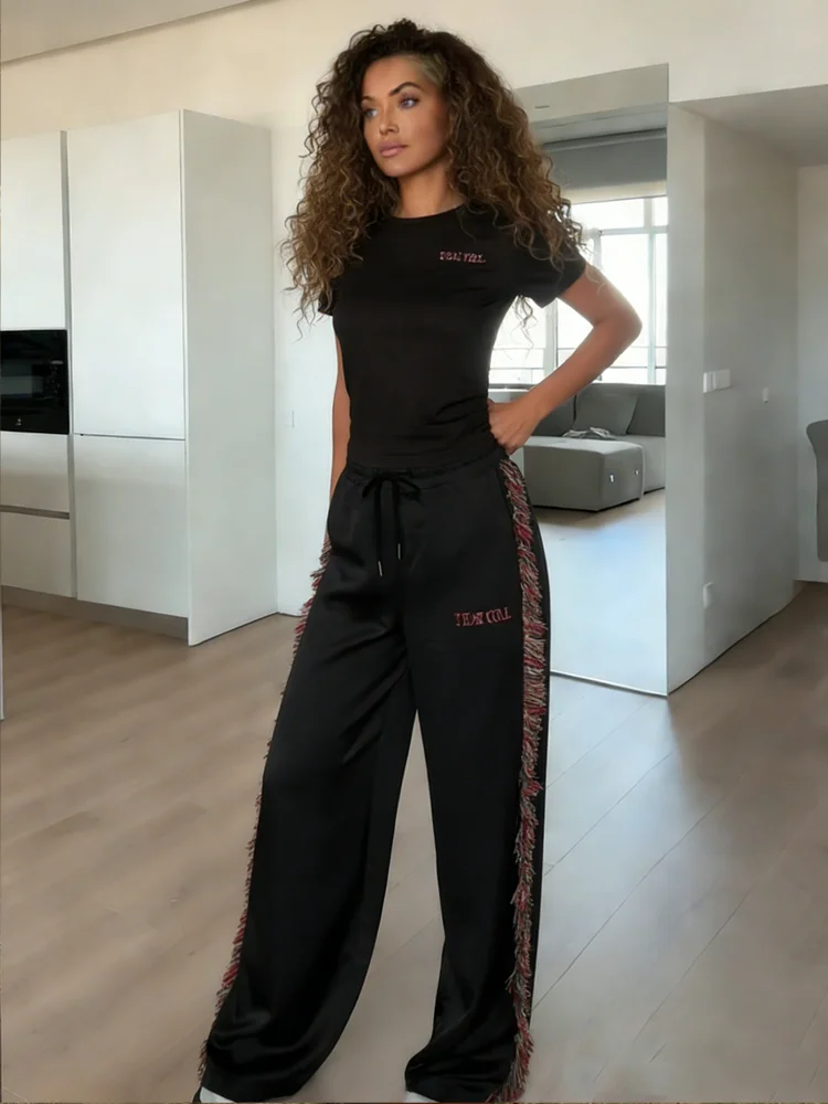 

Летний комплект из 2 предметов Whatiwear: укороченный топ с вышивкой и прямые цветные брюки с бахромой по бокам, спортивный костюм
