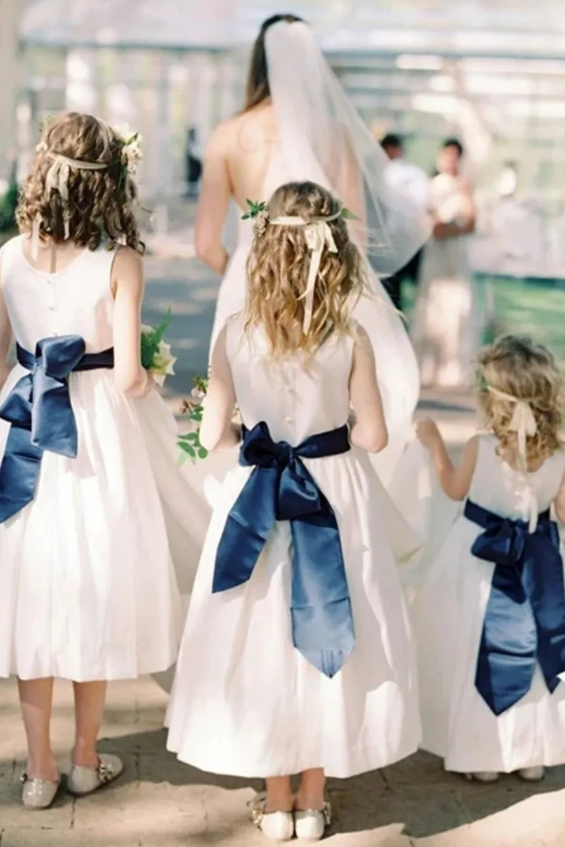 Vestido blanco de flores para niña, línea A con lazo de cinta azul marino, sin mangas, apto para boda, fiesta de cumpleaños, vestidos de primera comunión