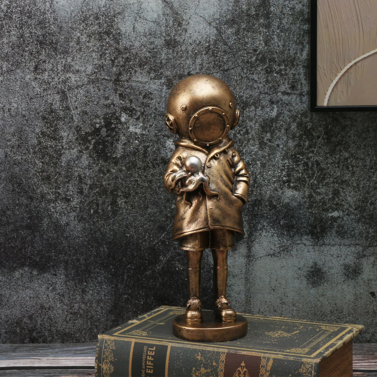 1pcs Creative Bronze Banksy DeepSea Decoration, Doodle Master Diver Loneliness & Communication Sculpture Decoration, Home Livin