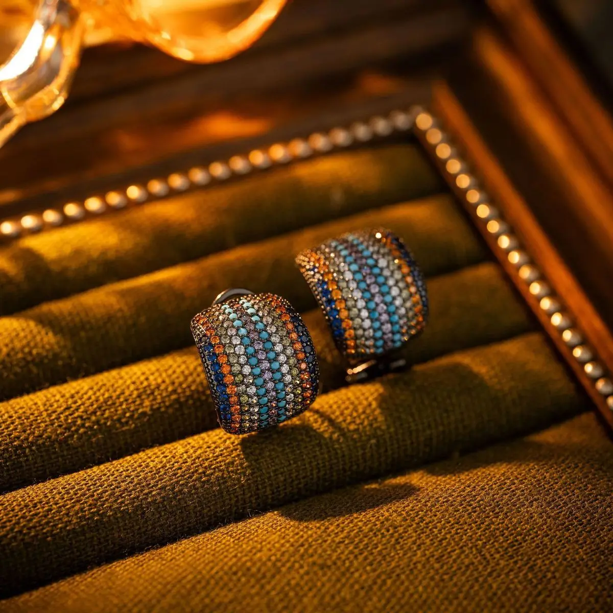 Copper alloy gunmetal-plated C-ring earrings with micro-rainbow synthetic zirconia, suitable as a gift for women, for banquets,