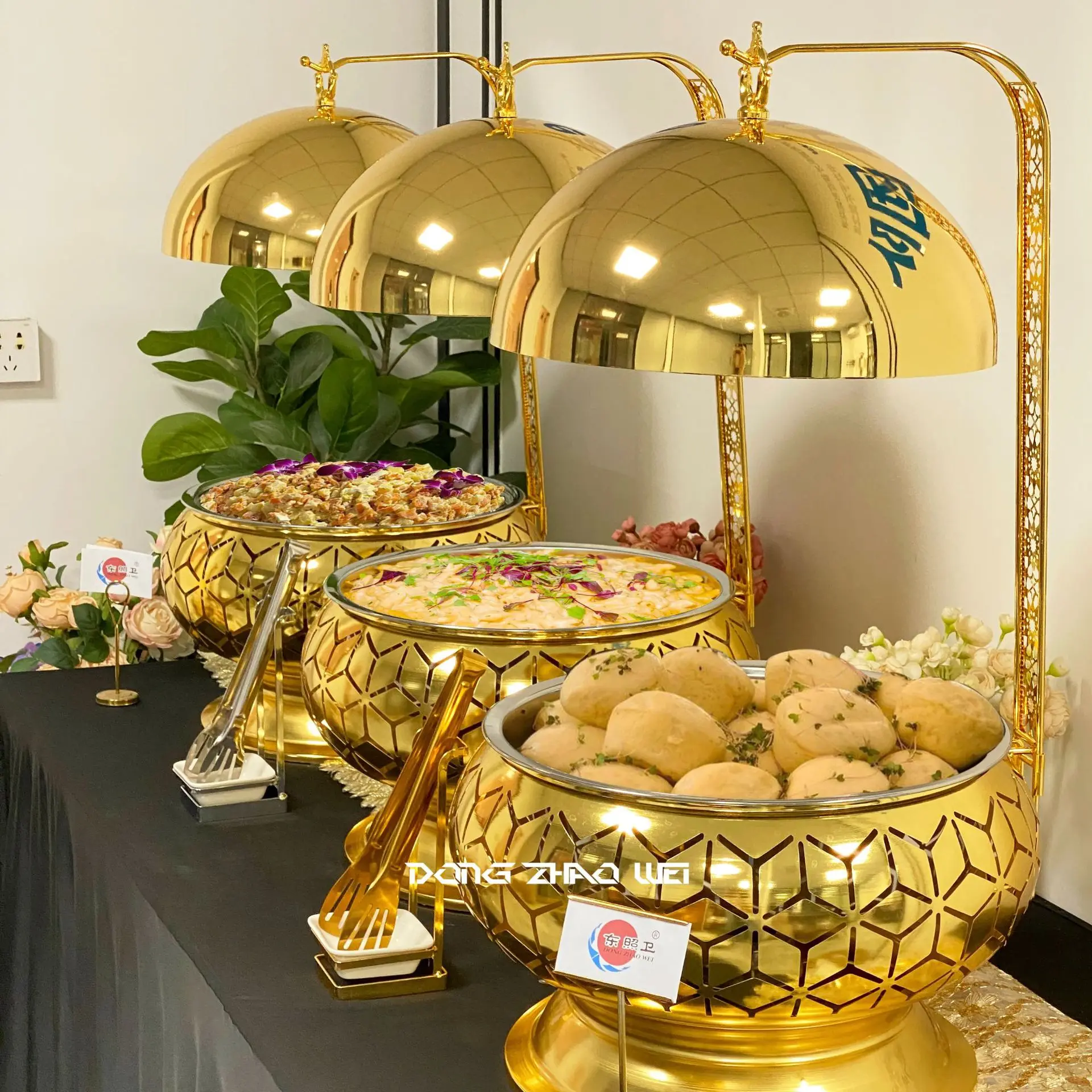 Golden Fancy Elegant Chaffing Dishes With Hanging Glass Lid
