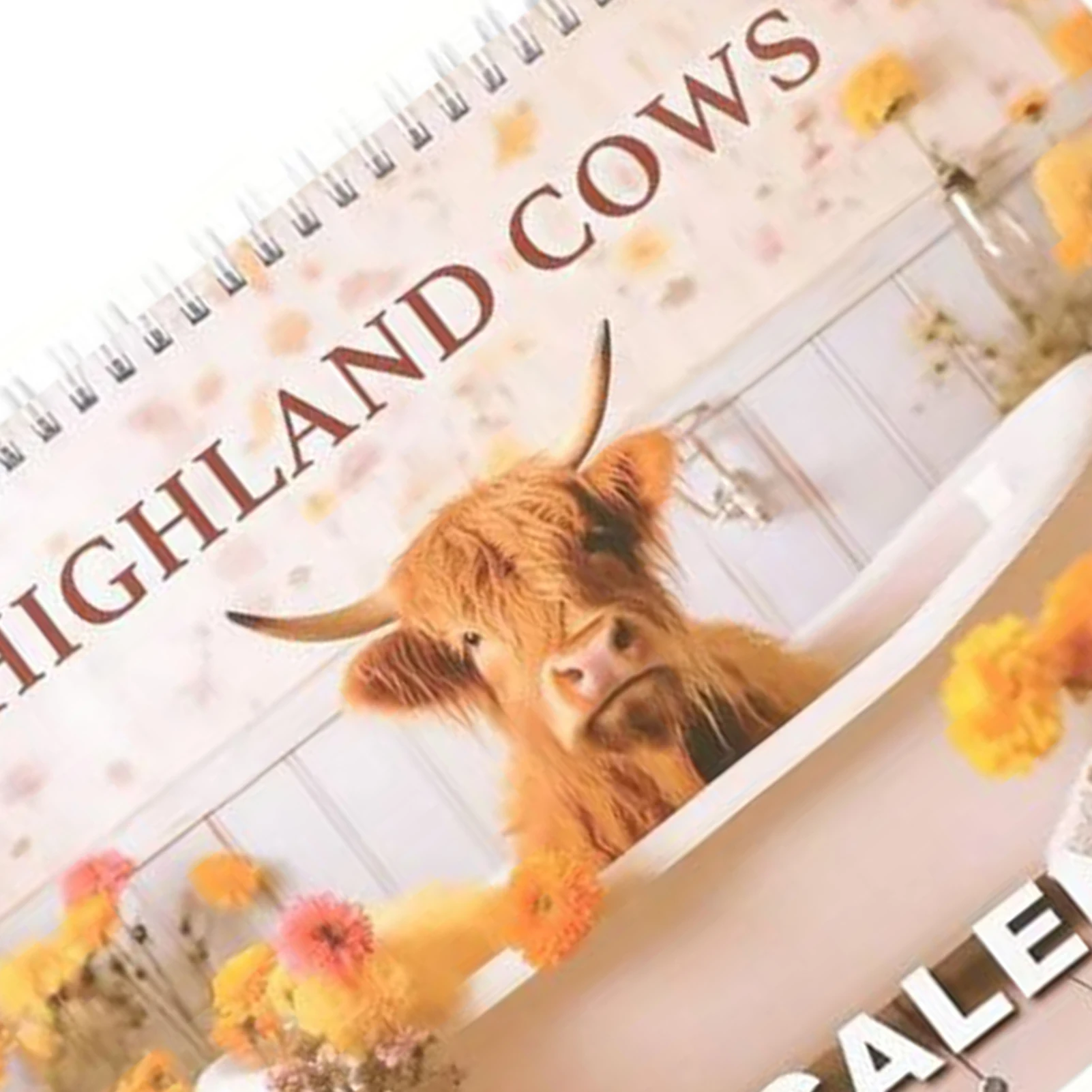 2026 المرتفعات البقرة التقويم الجدار الشنق سطح المكتب مزرعة ديكور مع حامل الماشية الاسكتلندية موضوع 12 شهر يناير إلى ديسمبر