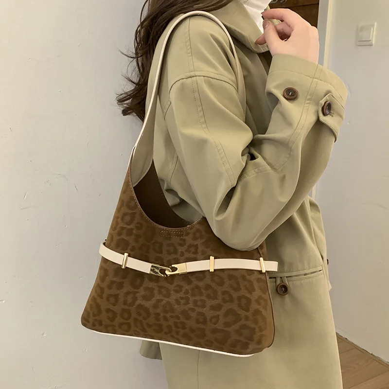 

2025 Women's Large Capacity Shoulder Bag Niche Design PU Leather Multi-way Crossbody Purse, Spacious Work Tote for Daily Commute