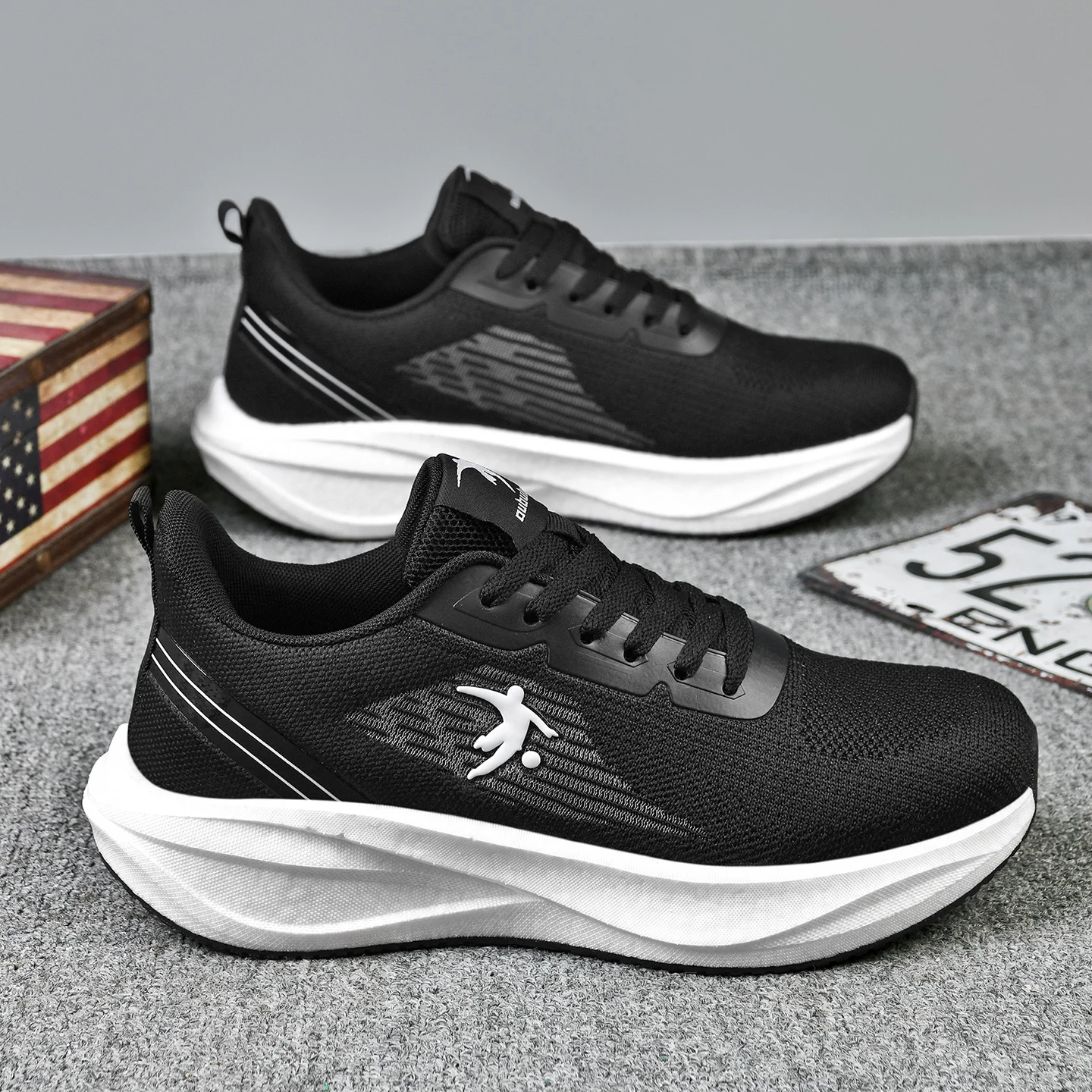 軽量男性ランニングシューズ通気性メッシュアスレチックスニーカ - Shock Absorbing Gym Trainers のレビューと価格