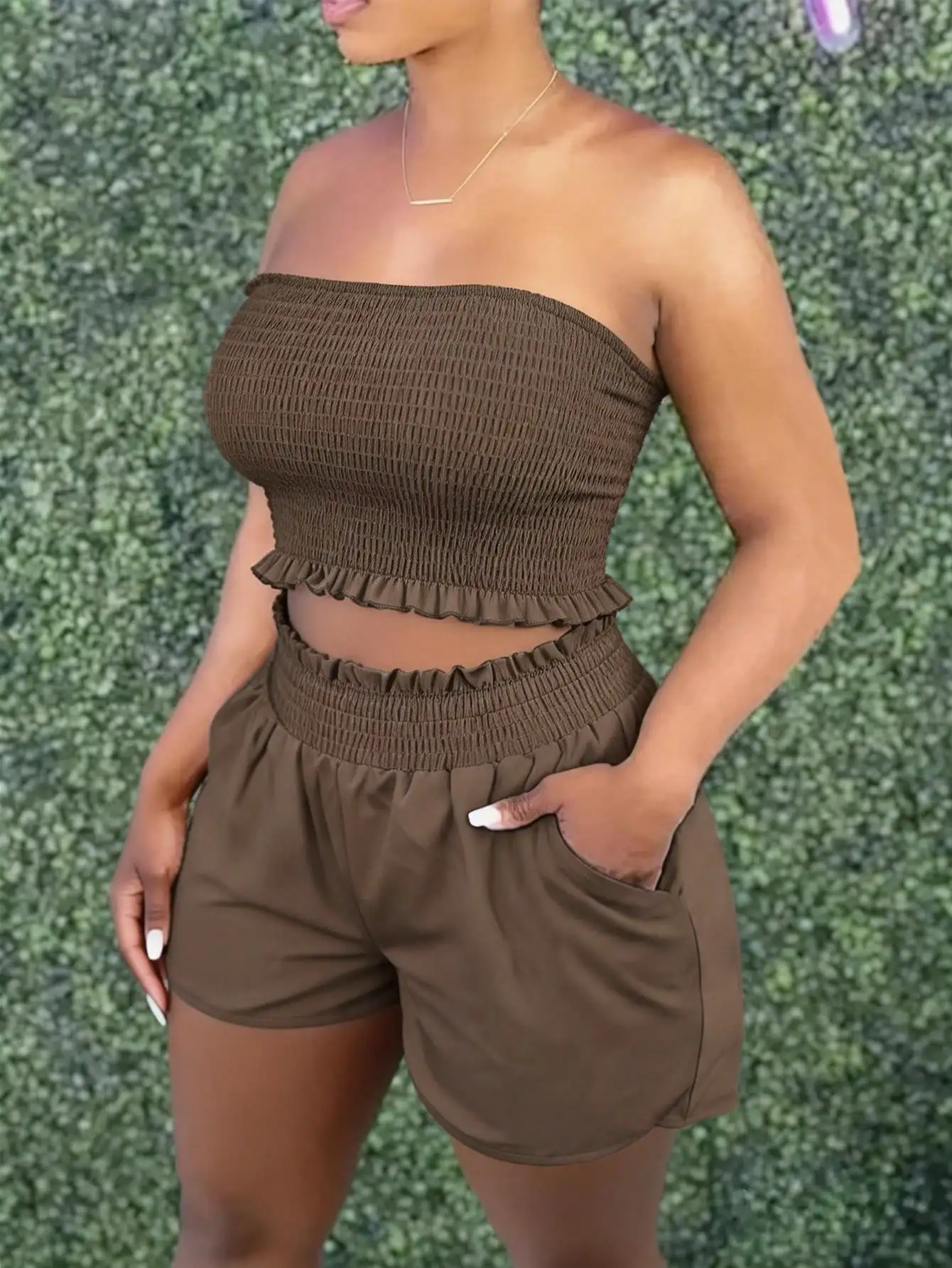 

Women Solid Strapless Shirred Top & Pocket Shorts Two-Piece Outfits