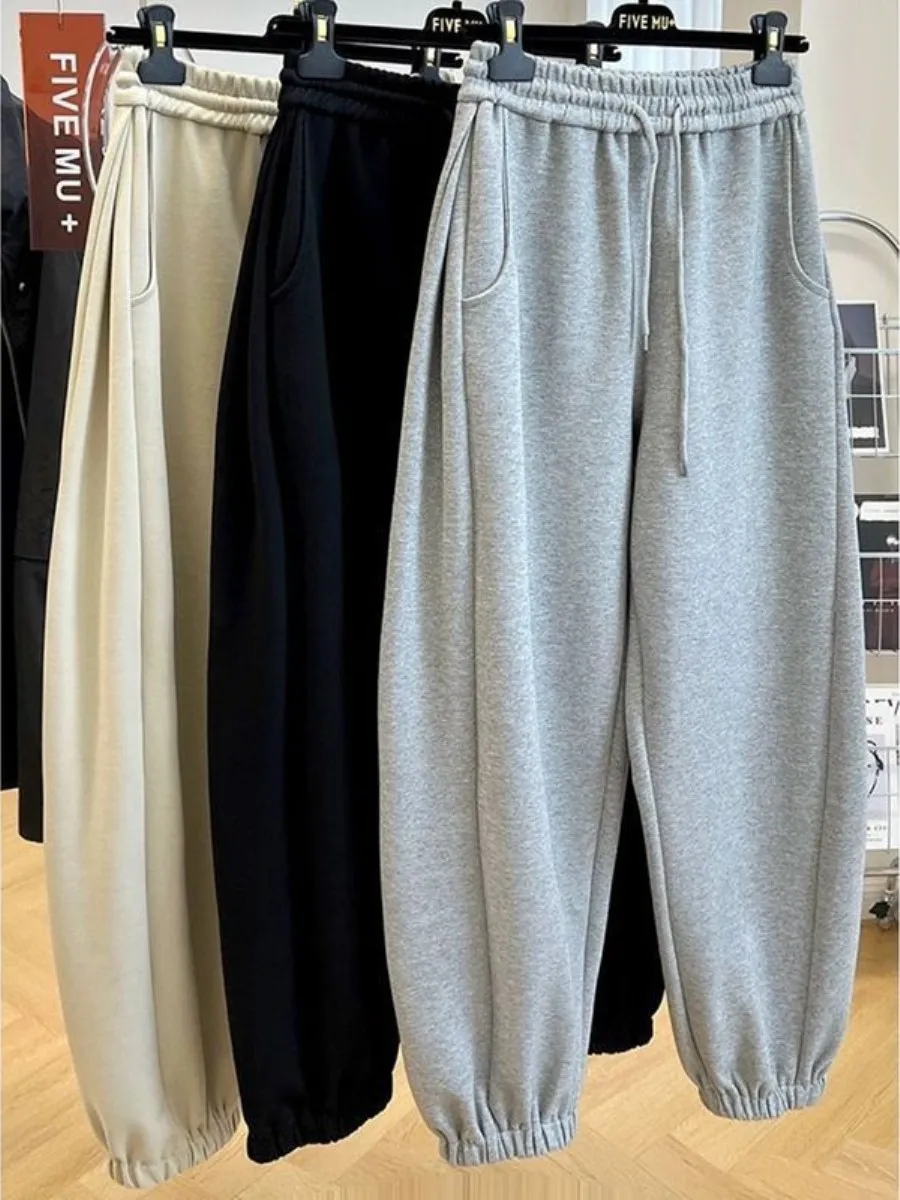 calcas-harlan-plus-size-com-cintura-elastica-cordao-ajustavel-pregas-caimento-solto-punhos-com-bolsos-e-detalhe-de-lenco-para-mulheres-corpulentas-tamanho-especial-grande