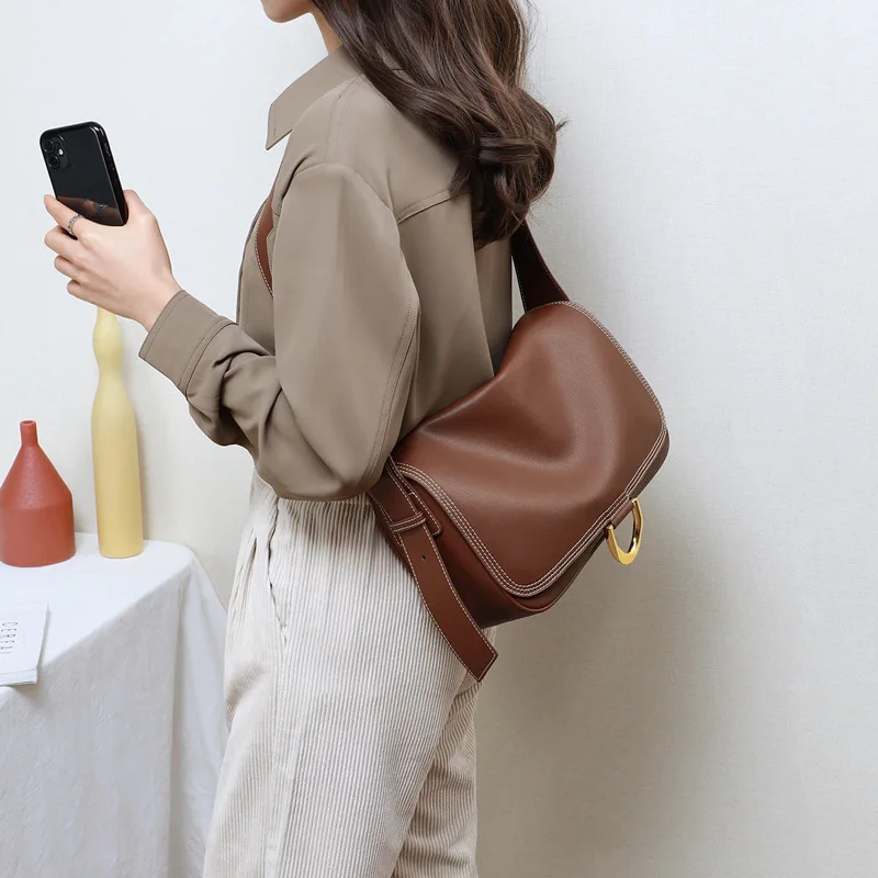 

New fashion crossbody bag light luxury large capacity 100 shoulder underarm bag cowhide leather women's bag